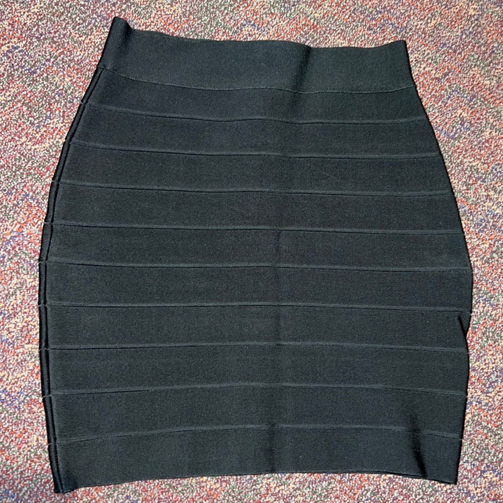 Black pencil skirt bodycon style